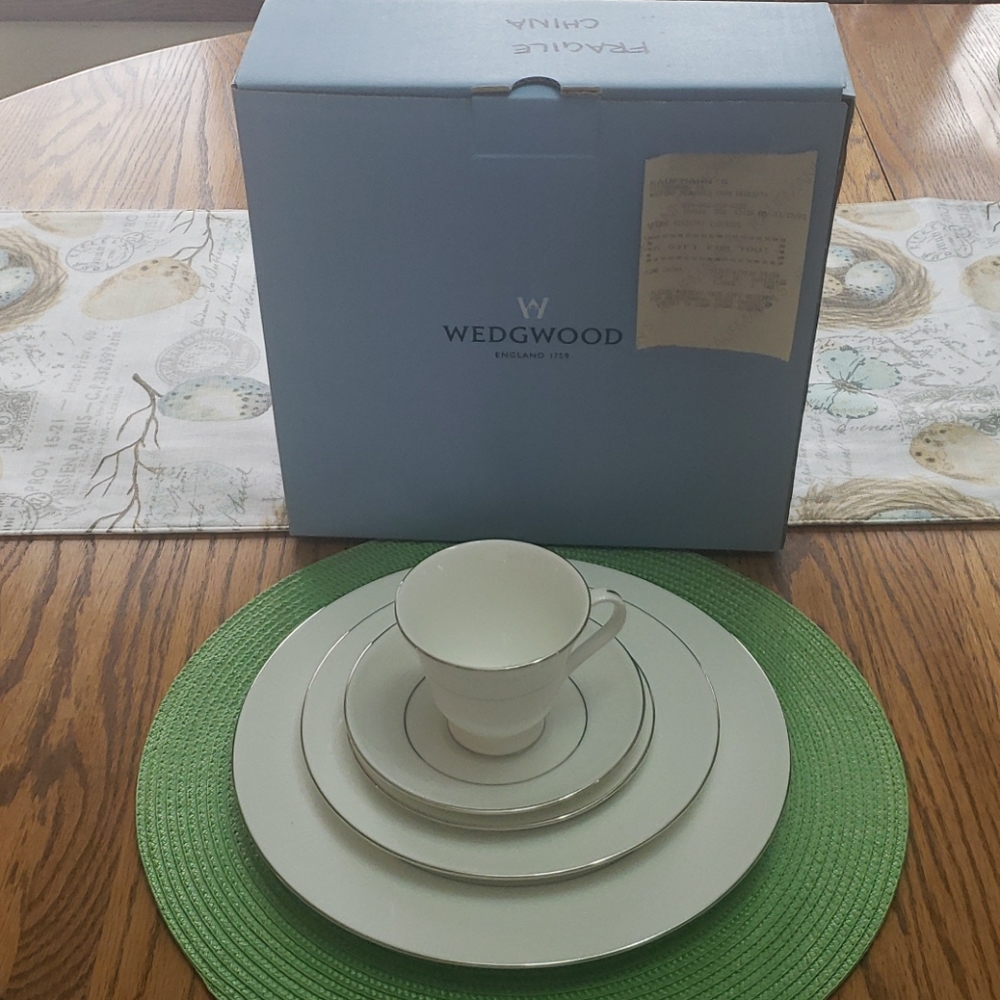 COPY - COPY - WEDGWOOD BERESFORD 2000 BONE CHINA